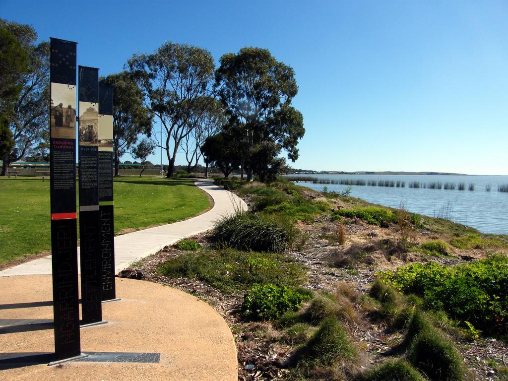 Coorong Waterfront Retreat Villa Meningie Exterior photo